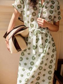 Écloséra Vestido de mujer de manga corta con estampado de flores de líneas verdes sobre base blanca y cintura elástica - Blanco - Ver 4