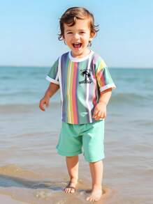 SHEIN 2 pièces Ensemble t-shirt à manches courtes col rond et short, style garçon décontracté classique, avec imprimé rayures arc-en-ciel et silhouette d'arbre, adapté pour l'été, la plage, les loisirs, les vacances et l'extérieur - Multicolore - Voir 2