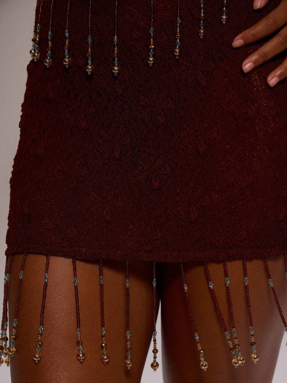 Minigonna estiva elegante e carina, con vita bassa, doppio strato di pizzo, decorazione intrecciata con perline, aderente, adatta per vacanze, club, festival boho, Ibiza, festa e altro