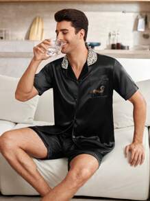 CoupledUp Satin Hausanzug-Set mit süßem Dackel-Muster für Paar, Herren - Schwarz - Übersicht 3