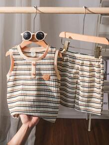 Set de 2 piezas con chaleco y pantalones cortos estampados con rayas y dibujos animados para niños en verano