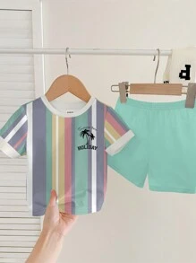 SHEIN 2 pièces Ensemble t-shirt à manches courtes col rond et short, style garçon décontracté classique, avec imprimé rayures arc-en-ciel et silhouette d'arbre, adapté pour l'été, la plage, les loisirs, les vacances et l'extérieur - Multicolore - Voir 3