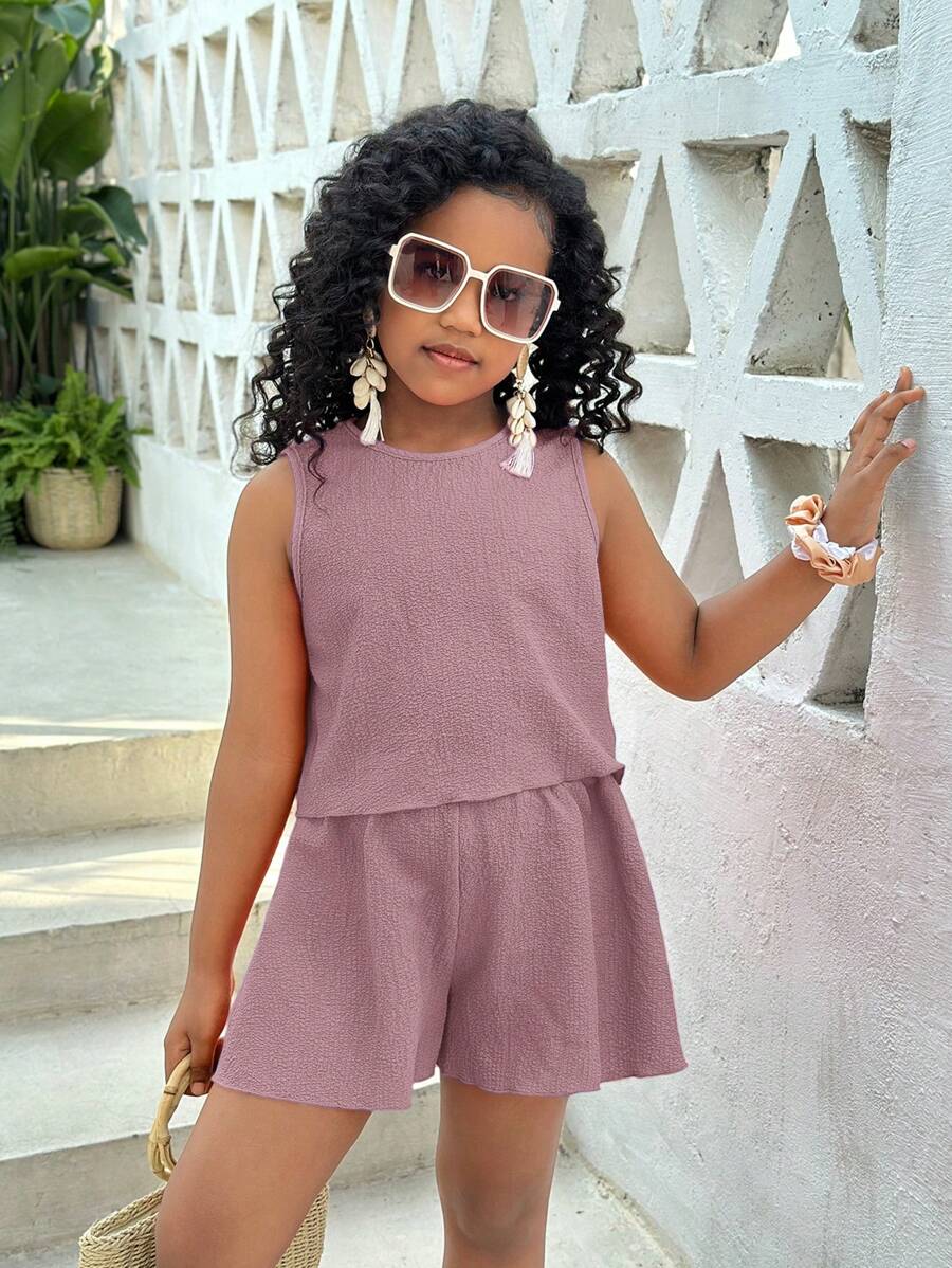SHEIN Set de 2 piezas con top de tirantes con textura y shorts para niñas preadolescentes, adecuado para vacaciones en la playa en verano - Púrpura polvoriento - Ver 1