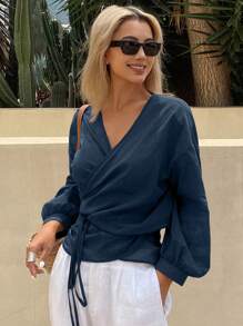 Livesso Blusa estiva casual ed elegante da donna, di colore tinta unita, con colletto obliquo, legata in vita con cintura