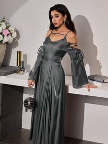 Modelyn 女式优雅长裙，搭配闪亮丝带领带设计、细肩带和喇叭形下摆