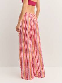 Nöista 阔腿针织钩花裤，彩色条纹图案，侧边可调节抽绳。轻盈飘逸，是海滩度假、夏日庆典或休闲度假的完美之选。