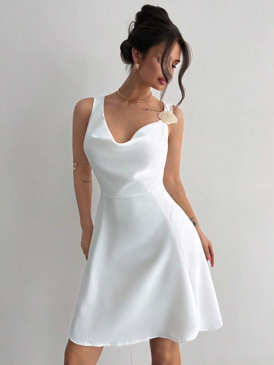 Firerie Damen Sommer Elegant Urlaub Strand Kurzes Kleid, Weißes Lässiges Pendelkleid mit Metall Deko Schulter A-Linie - Weiss - Übersicht 1