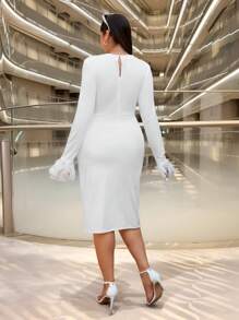 Flirla 大码羽毛装饰圆领长袖修身开衩连衣裙 - 白色 - 查看 2