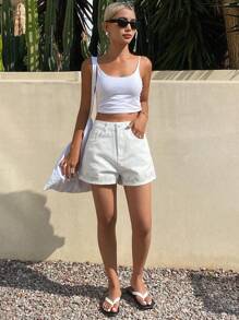 Livesso 女式休闲百搭牛仔短裤，带刺绣和口袋