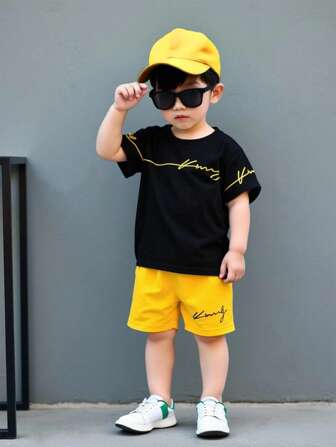 SHEIN 2pcs/Set Baby Boys' King Line Print Round Neck Short Sleeve Black T-Shirt And Yellow Shorts Casual Outfit