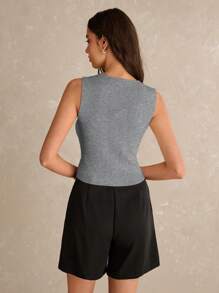 Poéselle 女士金属花朵装饰无袖时尚开衫 - 淺灰色 - 查看 5