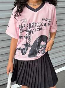SHEIN Conjunto de niña preadolescente con blusa suelta con cuello en V y estampado gráfico, y falda plisada, conjunto de ropa casual tipo streetwear, apto para uso diario, salidas, reuniones casuales, primavera/verano