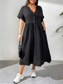 SHEIN Essnce Vestido de talla grande para mujer, de primavera y verano, de estilo casual, holgado y cómodo, de diario, con textura negra, cuello en V, manga corta, largo medio, con bolsillos, atuendos de verano para mujeres, vestido de trabajo, vestido negro curvilíneo, ropa de iglesia para mujeres
