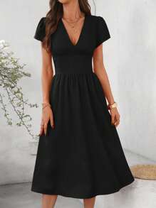 SHEIN Clasi 女式优雅纯色不对称口袋收腰V领喇叭下摆中长连衣裙