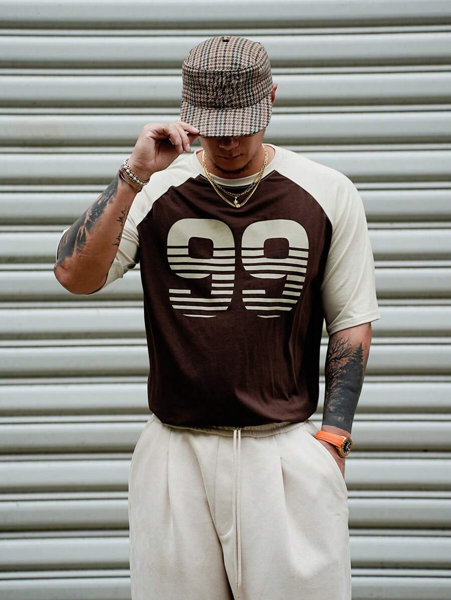 DAZY Camiseta de manga corta con bloqueo de color e impresión de número para hombres, ropa de otoño - Marrón - Ver 1