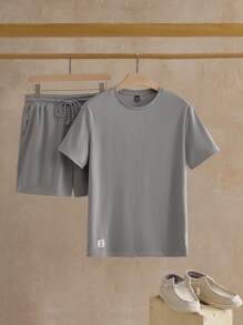 Manfinity VCAY Conjunto de verano para hombre con camiseta con detalles de parches y pantalones cortos con cintura de cordón