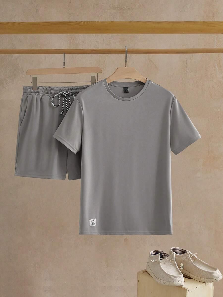 Manfinity VCAY Conjunto de verano para hombre con camiseta con detalles de parches y pantalones cortos con cintura de cordón