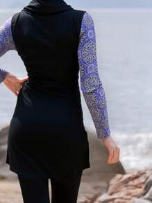 SHEIN Setelan Wanita 2pcs/Set Hitam Musim Panas untuk Liburan Pantai, Atasan Hoodie Lengan Panjang dan Celana Panjang dengan Motif Acak, Set Burkini Konservatif dengan Cakupan Penuh - MultiWarna - View 3