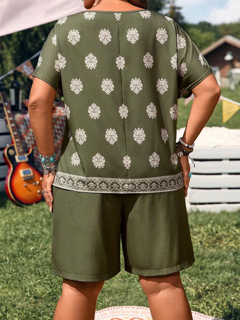 2pcs/Set Plus Size Women Army Green Floral Print Short Sleeve Top And Shorts,Summer Boho Vacation Holiday Outfits,Music Festival Two Piece Set