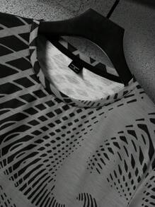 Manfinity LEGND Men's Fashionable Geometric Print Short Sleeve T-Shirt, Summer - Grey - View 4