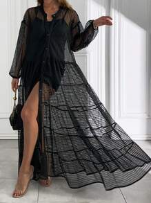 RueChic Robe texturée transparente, motif nid d'abeille, devant boutonnage, style manches longues, détail de jupe à volants, tissu semi-transparent, collection du soir, matériau de qualité supérieure, design pour porter en soirée, coupe moderne, mode romantique, parfait pour les événements du soir, look élégant, mode contemporaine, pièce phare, article de mode, tenue de soirée de luxe, indispensable saisonnier, style pour occasions spéciales, design sophistiqué