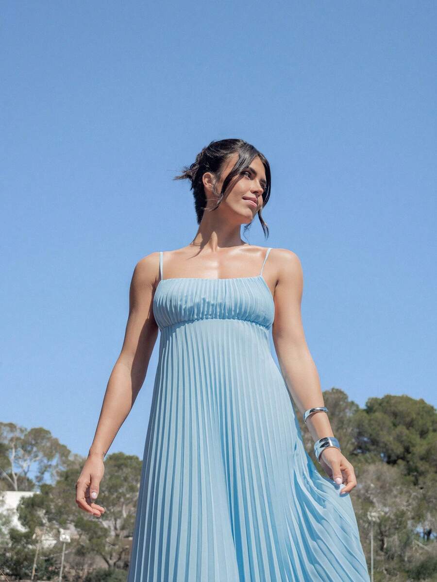 Maija 女士勃艮第色夏季度假连衣裙，现代度假波西米亚风纯色无袖吊带沙滩裙 - 淺藍色 - 查看 1