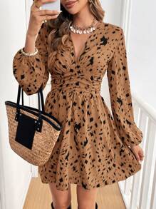 SHEIN Frenchy Đầm midi tay loe cổ chữ V in họa tiết tương phản toàn bộ eo thắt eo - Cà phê - Xem 3