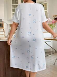 SHEIN Camisón de manga corta de seda de morera suave y delgada, con estampado de lazo a cuadros azules, encaje y talla grande