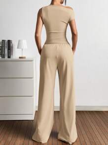 SHEIN EZwear 女士时尚百搭褶裥不对称下摆上衣和带口袋装饰的裤子两件套 - 卡其色 - 查看 2