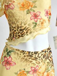 SHEIN مجموعة مكونة من قطعتين للبنات المراهقات للأعياد والأجازات: ملابس علوية كاميسول كشكشة ذات طبعة زهور وطبعة نمر ملونة مصنوعة من الصوف الأصفر مع حاشية غير متماثلة وتنورة ذات خصر مطاطي، مناسبة للصيف والعطلات