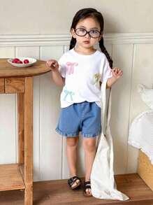 SHEIN Genkimix Kids 2pcs/Set Girls Young Girl Casual Cute Solid Color Top & Denim Pocket Shorts Set, Summer