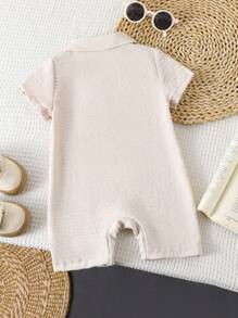 男宝宝夏季可爱绅士熊图案口袋短袖连体衣，配有可拆卸领带 - 卡其色 - 查看 2