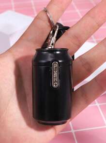 SHEIN 1 pieza Cenicero portátil con forma de lata metálica y tapa abatible, con llavero, adecuado para uso al aire libre, en el hogar y en el coche, regalo de cenicero, artículos de graduación