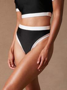 NYA SZN Costume da bagno bikini in blocchi di colore, rashguard, vacanza, outfit estivi da spiaggia per donna