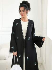 Al Najma 贝壳撞色饰边花卉刺绣喇叭袖裹身长袍