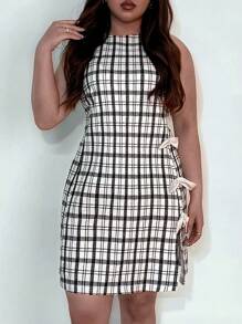 SHEIN Frenchy Abito elegante da donna taglie forti con stampa tartan, decorato con fiocco, collo tondo, in tessuto
