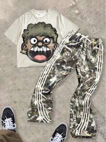 SHEIN 两件套青少年男孩休闲运动学院风欧美圆领T恤背面带有逼真的涂鸦肖像和喇叭裤套装 - 彩色 - 查看 1