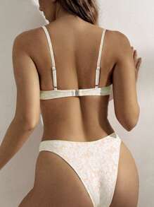 SHEIN Trang phục đi biển mùa hè dành cho phụ nữ: Bộ 2 mảnh bikini dây mảnh có bèo nhún, trang trí nơ, thiết kế in và thêu, quần bơi cạp cao, đồ bơi đi biển/khu nghỉ dưỡng gợi cảm - Màu be - Xem 2