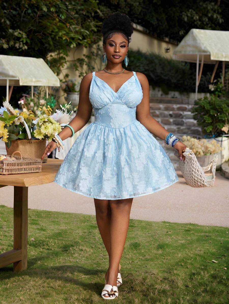 Slaydiva Vestido de falda corta tipo tarta de cintura estrecha confeccionado en tela azul con cortes láser para mujeres de talla grande, nuevo para primavera y verano 2025 para el resort casual - Azul - Ver 1