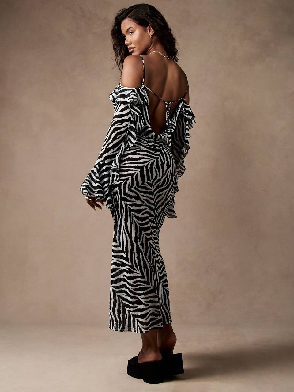 MISSGUIDED ゼブラプリントシフォンコールドショルダーフリルロングスリーブミディドレス