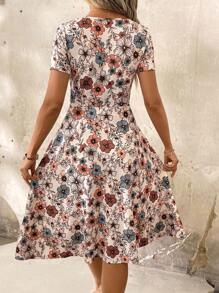 SHEIN Clasi Váy nữ cổ chữ V cài nút chấm bi đỏ thắt eo, quần áo mùa xuân, váy ngày lễ tình nhân, phong cách Boho, Vcay - Màu be - Xem 2