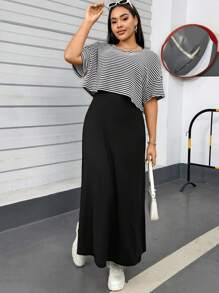 SHEIN Essnce 大码女装春夏时尚休闲宽松舒适日常修身黑白条纹短袖露脐上衣和黑色马甲长裙两件套，街头风，女士夏季穿搭，连衣裙套装，女士家居服套装 - 黑與白 - 查看 4