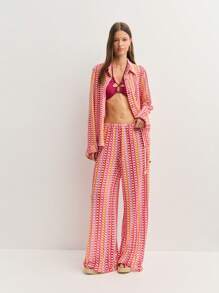 Nöista 阔腿针织钩花裤，彩色条纹图案，侧边可调节抽绳。轻盈飘逸，是海滩度假、夏日庆典或休闲度假的完美之选。