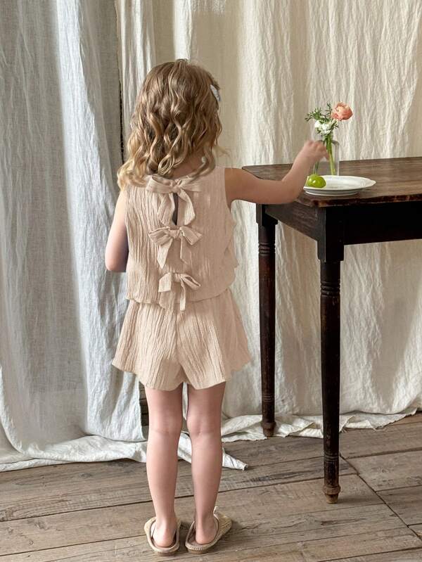 SHEIN LMoss Kids Set de 2 piezas con top de cuello redondo sin mangas y shorts de tela tejida para niñas jóvenes