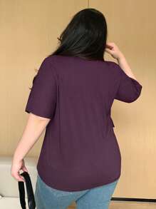 Dazy Plus Camiseta casual de manga corta con cuello redondo, dobladillo asimétrico y cordón unicolor