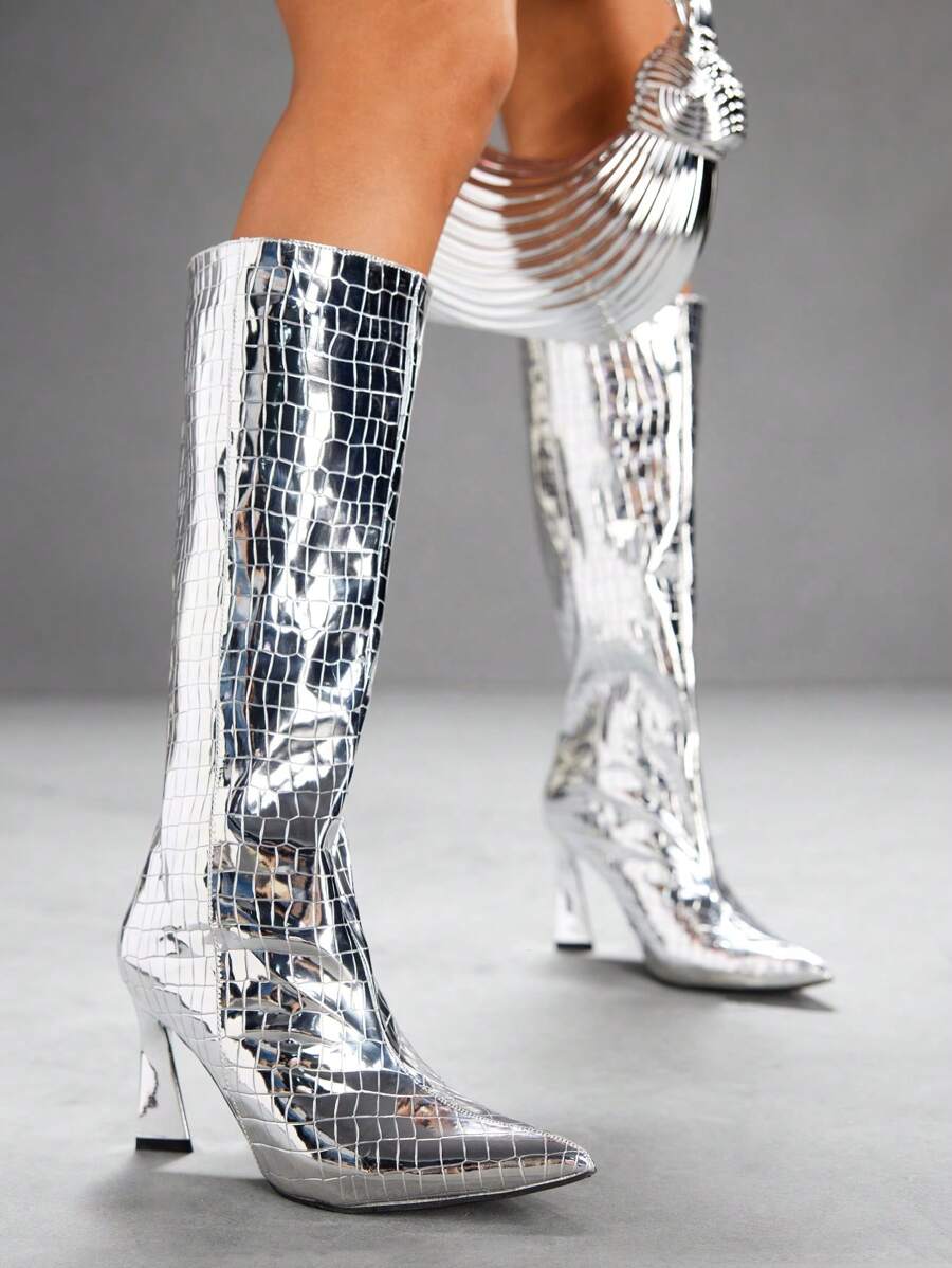 CUCCOO SZL 女士时尚银色鳄鱼纹宽筒尖头细高跟长靴 - 銀色 - 查看 1
