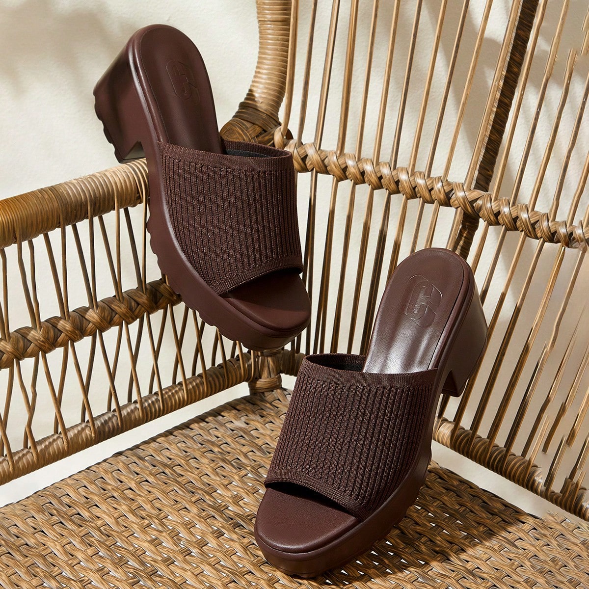 Sandalias casuales de plataforma con tacón grueso, parte superior de tela de color café para mujer
