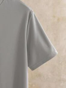 Manfinity VCAY Conjunto de verano para hombre con camiseta con detalles de parches y pantalones cortos con cintura de cordón