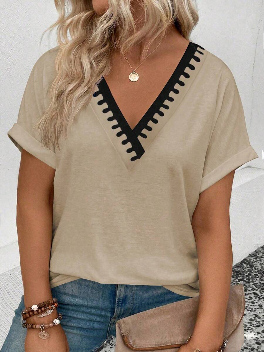 SHEIN 女式休闲 V 领拼色花卉印花短袖弧形下摆基本款加大码 T 恤 - 卡其色 - 查看 1