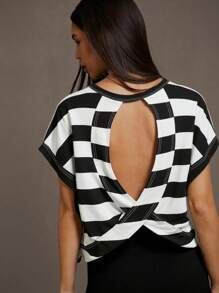 SHEIN Essnce 大码女装春夏时尚休闲宽松舒适清凉日常百搭修身黑白条纹后背镂空短袖T恤，简约风格，街头潮流，Y2k服饰，外出上衣，欧洲夏季